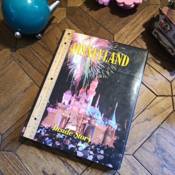 ❌❌SOLD❌❌ {Disney} Disneyland: Inside Story - Picture 3 of 8
